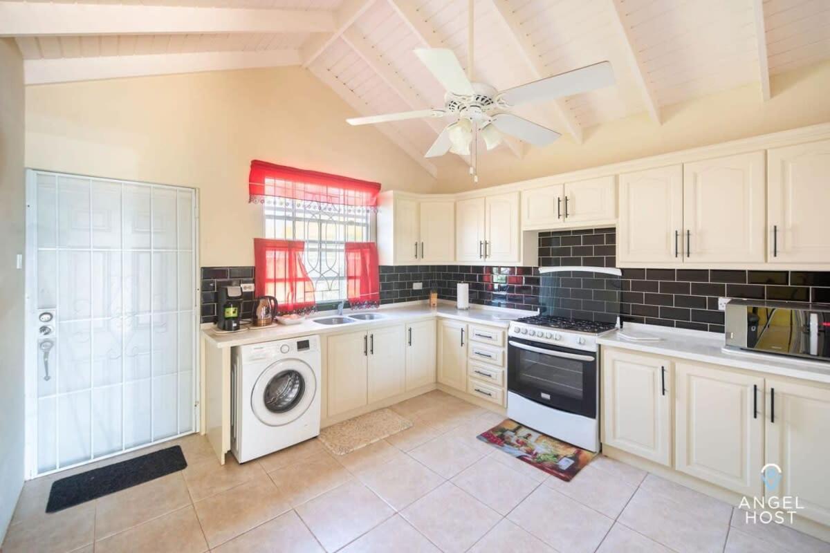 Beachy Cottage I Kitchen I Wi-Fi I Shaded Cabana I Parking เซนต์ฟิลิป ภายนอก รูปภาพ