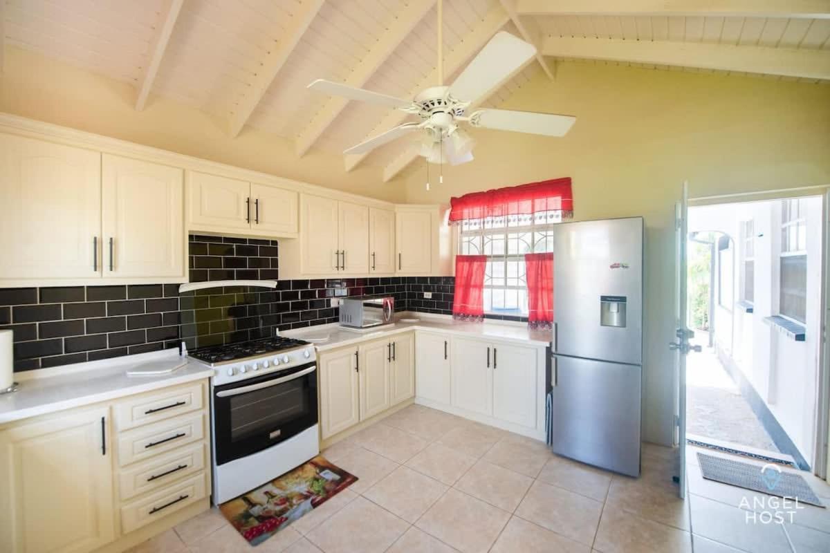 Beachy Cottage I Kitchen I Wi-Fi I Shaded Cabana I Parking เซนต์ฟิลิป ภายนอก รูปภาพ